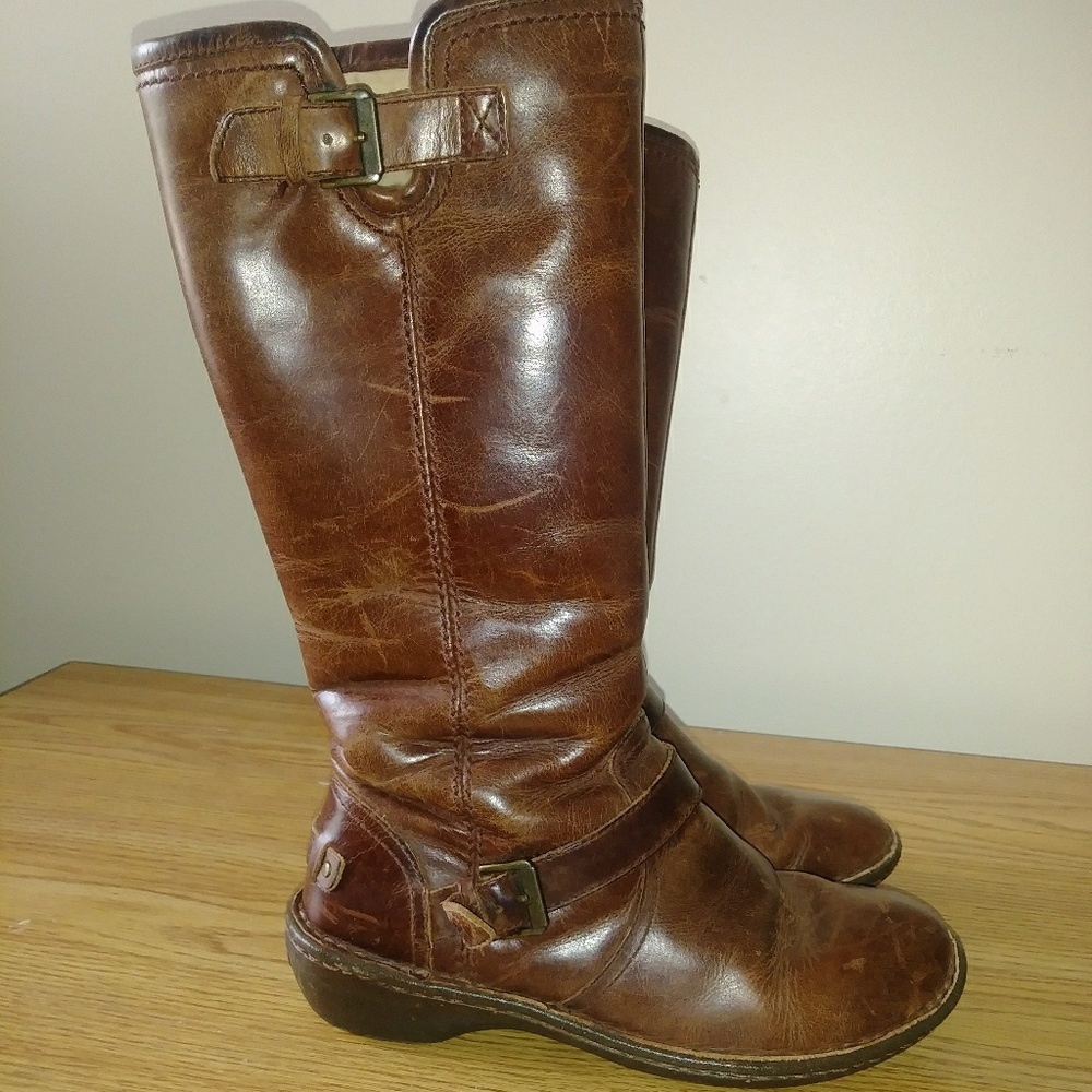 Ugg Tupelo Genuine sheepskin boots